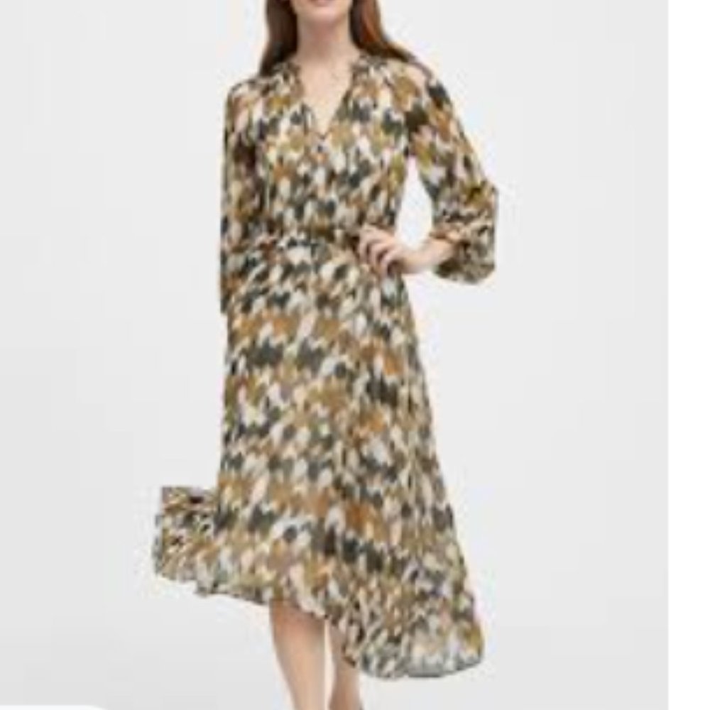 Banana Republic Geometric Pattern Peasant Dress.